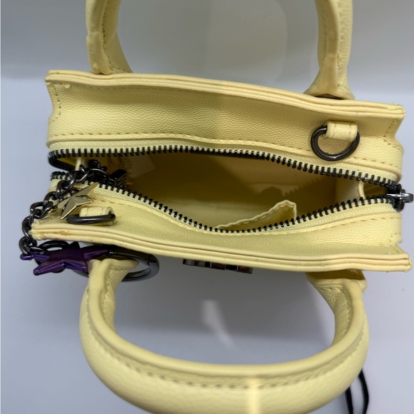 Steve Madden Small Yellow Crossbody with Star Charm. New with no tags. - Picture 5 of 11